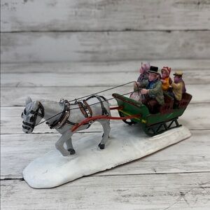 Lemax “Family Sleigh Ride” Christmas village accessory accent table